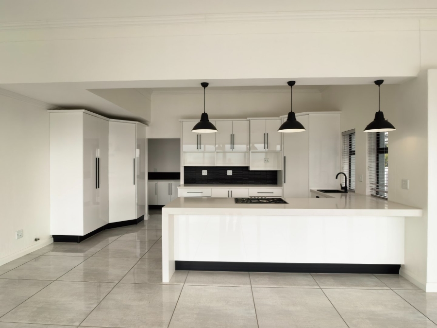 5 Bedroom Property for Sale in Kingswood Golf Estate Western Cape